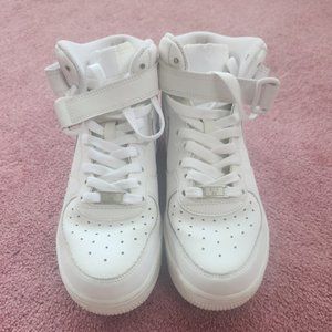 Nike Air Force 1 Mid size 6Y